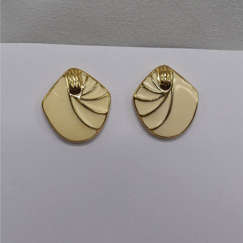 Vintage Trifari Cream Enamel Gold Tone Stud Earrings Retro Signed MCM Statement